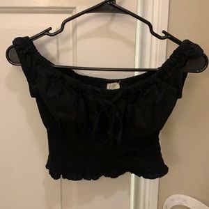 black BRANDY MELVILLE crop with scrunching
